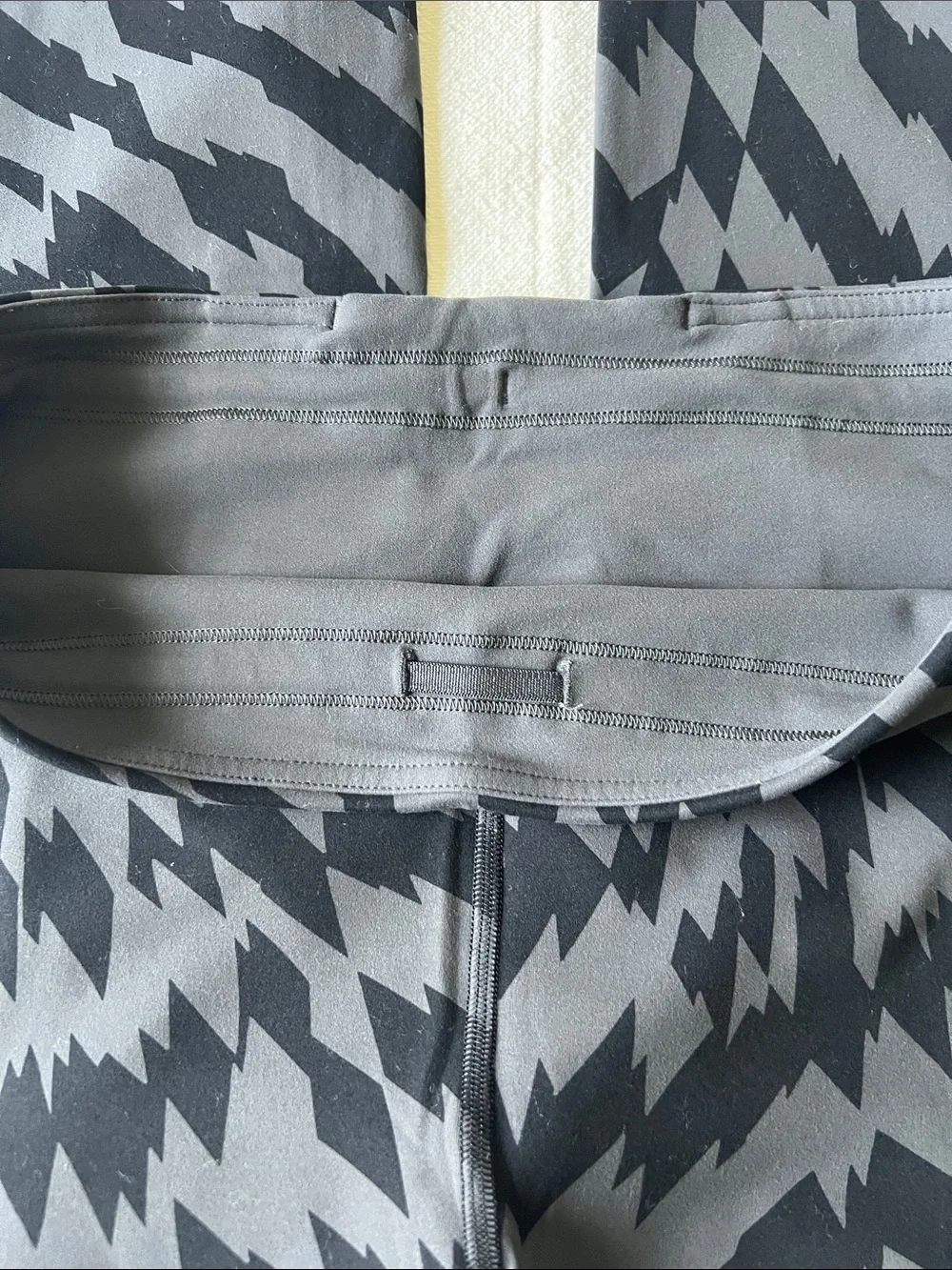 Lululemon athletica Black & Gray Zigzag Pattern Leggings